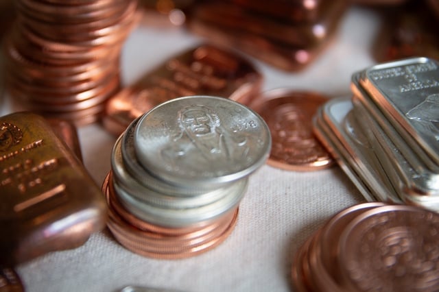 An anonymous group said it buried treasure worth over $10,000 somewhere in San Francisco and offered clues on how to find it. 