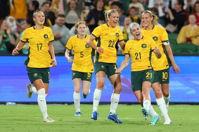 Ellie Carpenter (r) will not play against Argentina later this month.