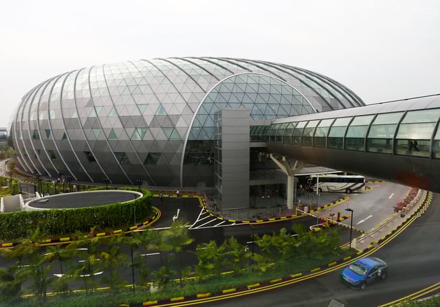A general view shows the facade of Jewel, along with a walkway linking it to the various terminals in Changi Airport in Singapore, April 11, 2019. REUTERS/Feline Lim/File Photo