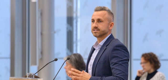 Ulrich Siegmund ist der Vorsitzende der AfD-Fraktion im Landtag von Sachsen-Anhalt. Er brachte einen Antrag ein, in dem unter anderem über eine „Straße des Deutschen Reichs“ diskutiert werden soll