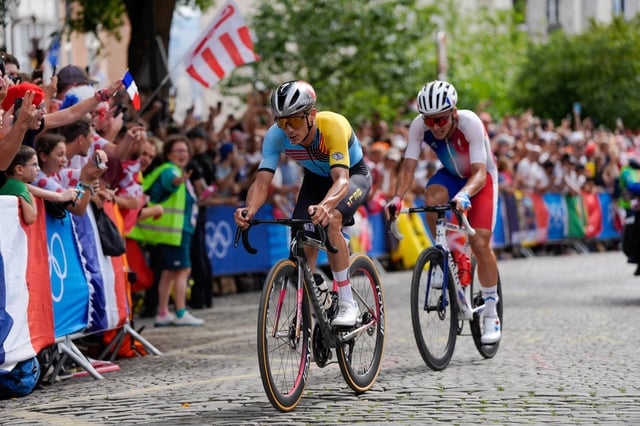 Valentin Madouas, lors de l’inoubliable épreuve sur route des JO de Paris 2024.