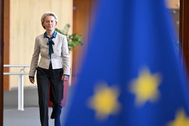 Le Tribunal de l’UE a jugé, mercredi 14 mai 2025, que la Commission européenne n’avait pas justifié de façon crédible son refus de divulguer les SMS échangés entre Ursula von der Leyen et le patron de Pfizer pendant la crise du Covid.