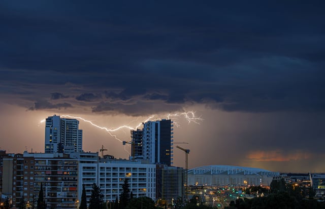 Tormenta con rayos.