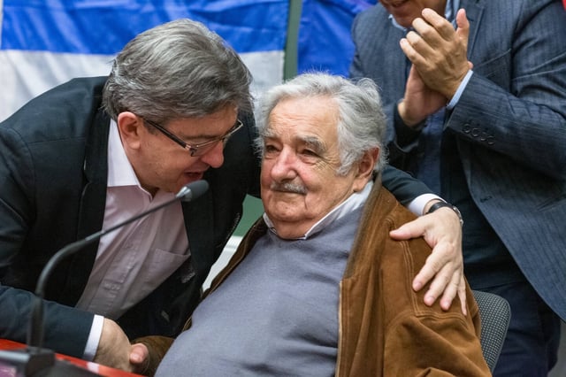 Jean-Luc Mélenchon et Pepe Mujica, à Paris, en octobre 2015. 