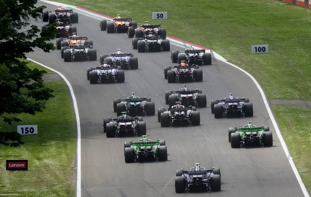 Formula One F1 - Emilia Romagna Grand Prix - Autodromo Enzo e Dino Ferrari, Imola, Italy - May 19, 2024 General view of drivers at the start of the race Pool via REUTERS/Luca Bruno/File Photo