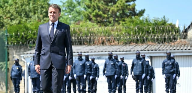 Emmanuel Macron à la prison de Caen-Beaulieu, à Caen le 14 mai 2025