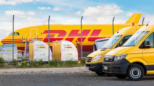 DHL ist ein weltweit führender Logistikdienstleister, der Transportlösungen für Pakete und Fracht anbietet