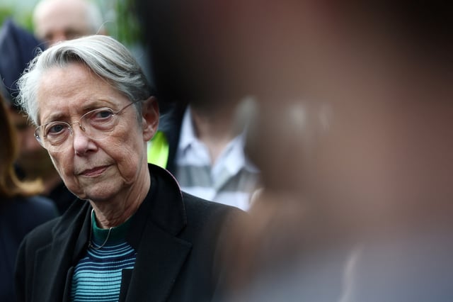 Le 24 avril, Élisabeth Borne s’est rendue à Nantes, où un élève d’un établissement scolaire privé sous contrat a attaqué au couteau plusieurs de ses camarades. L’une d’entre elles est décédée, deux autres ont été blessées.