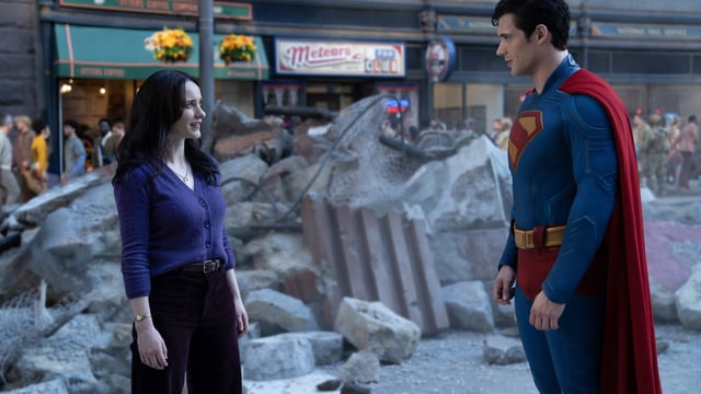 Superman Stops Wars and Faces Lois Lane's Probing Questions in New Trailer