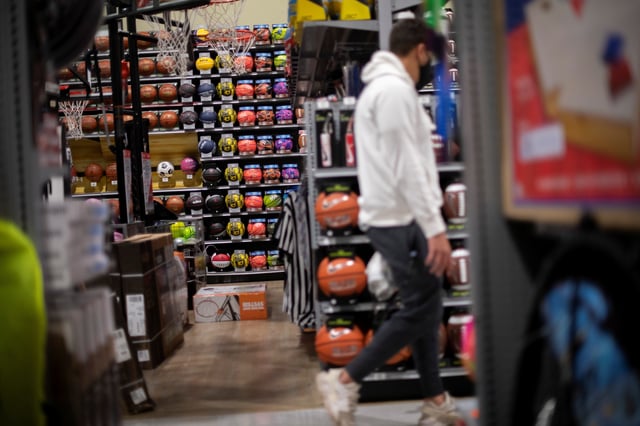 A shopper browses merchandise at a Dick's Sporting Goods store in Collegeville, Pennsylvania U.S. November 20, 2020. REUTERS/Mark Makela/File Photo