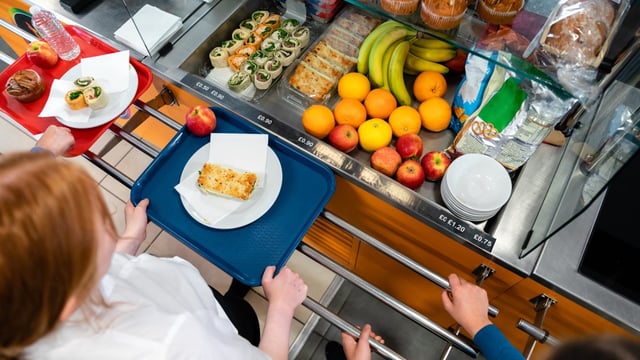 Picky eaters appeared more amenable to choosing meat, fish and fruit when they ate school dinners