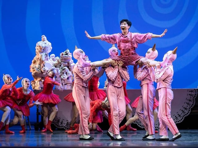  The Royal Winnipeg Ballet will bring its production of Hansel & Gretel to the National Arts Centre this fall.