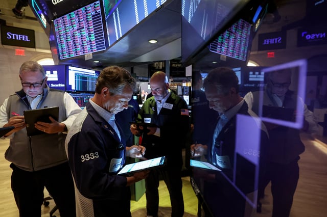 Traders work on the floor at the New York Stock Exchange (NYSE) in New York City, U.S., May 14, 2025.  REUTERS/Brendan McDermid