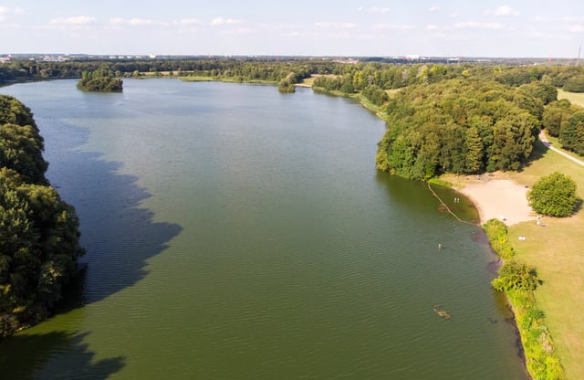 Blick auf den Öjendorfer See im Öjendorfer Park. (Symbolbild)