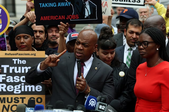 Ras Baraka, Mayor of Newark and New Jersey's Democratic candidate for governor, speaks outside the Newark Federal Courthouse, in Newark, New Jersey, U.S., May 15, 2025. REUTERS/Jeenah Moon