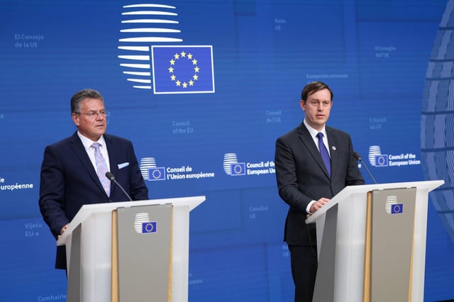 El Comisario Europeo de Comercio, Maros Sefcovic, y el viceministro polaco de Economía, Michał Baranowski, en rueda de prensa.