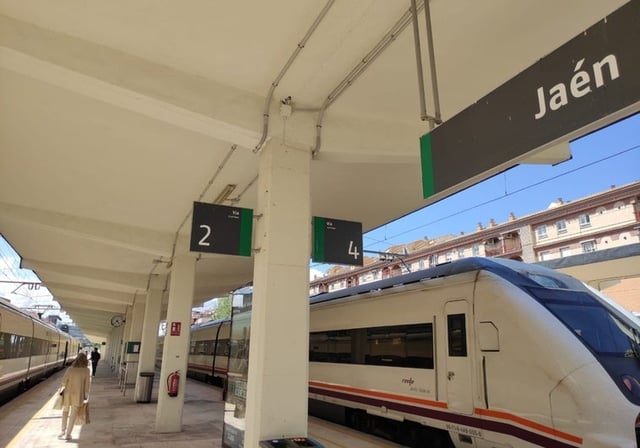 Trenes en la estación de Jaén