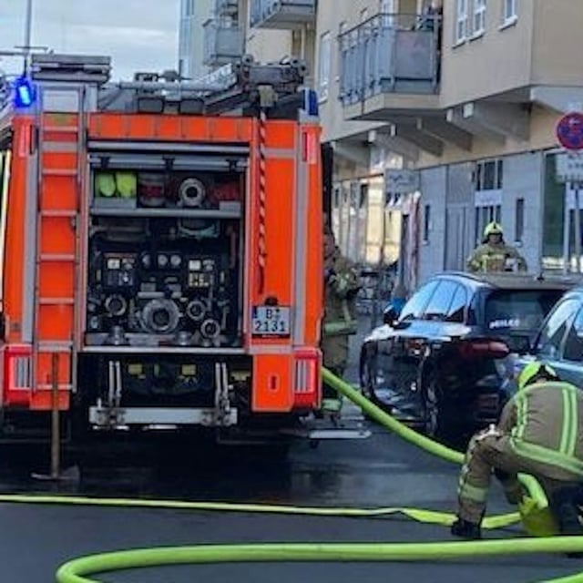 Die Feuerwehr im Einsatz in der Lyonel-Feininger-Straße.