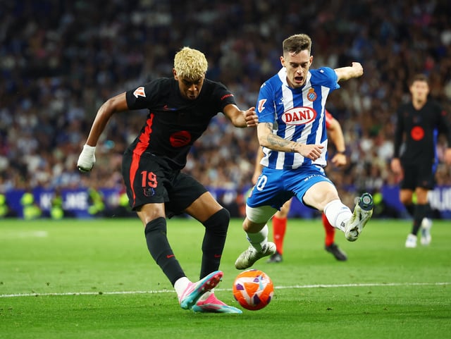 Soccer Football - LaLiga - Espanyol v FC Barcelona - RCDE Stadium, Cornella de Llobregat, Spain - May 15, 2025 FC Barcelona's Lamine Yamal in action with Espanyol's Pol Lozano REUTERS/Albert Gea