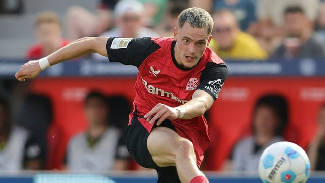 Ab in die Premier League? Ein Ex-Liverpool-Profi adelt Leverkusens Florian Wirtz.