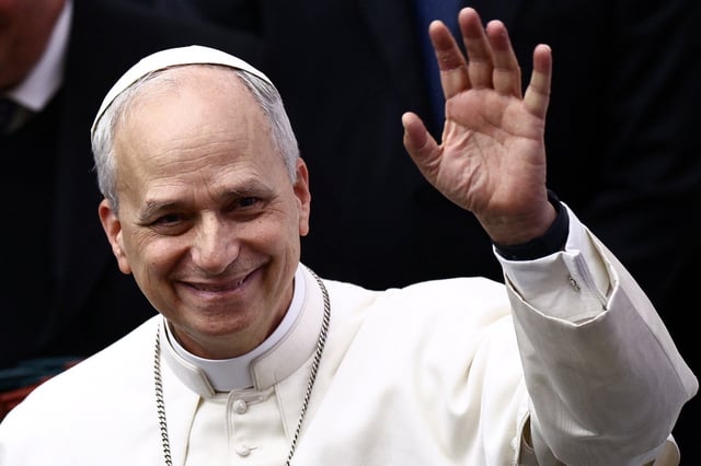 «Désarmons les mots et contribuons à désarmer la Terre», exhorte le pape Léon XIV devant les journalistes