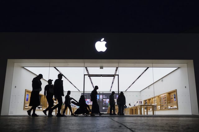 Apple has retained the title of world&#39;s most valuable brand.