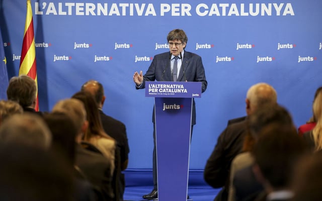 Carles Puigdemont, ahir després de la reunió del grup parlamentari de Junts a Waterloo. | PABLO GARRIGÓS / EFE