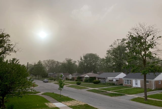 Sunny skies darkened, clouding the view into the setting sun just before 6:30 p.m., May 16, 2025, in the Governors Park neighborhood of Homewood, south of Interstate 80 as dust from farmland to the west filled the air amid high winds. (Paul Eisenberg/Daily Southtown)