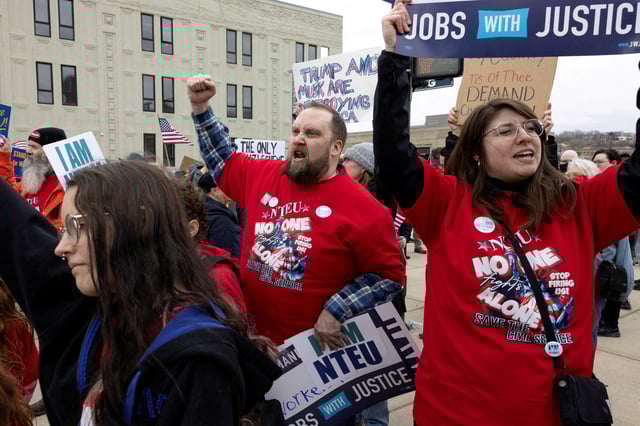 Federal workers shout chants during a rally across the street from the Internal Revenue Service (IRS) headquarters, in support of the civil service in the wake of mass firings, and organized by the National Treasury Employees Union (NTEU) in Kansas City, Missouri, U.S. March 15, 2025.  REUTERS/Chase Castor/File Photo