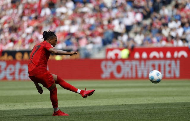 Soccer Football - Bundesliga - TSG 1899 Hoffenheim v Bayern Munich - PreZero Arena, Sinsheim, Germany - May 17, 2025  Bayern Munich's Michael Olise scores their first goal from a free kick REUTERS/Heiko Becker