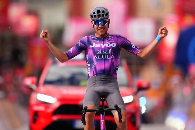Lucas Plapp gana la octava etapa del Giro.