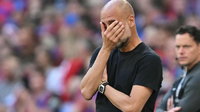 Guardiola se lamenta durante la final de la FA Cup que perdió ante el Crystal Palace (1-0) en Wembley.