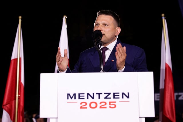Slawomir Mentzen, presidential candidate of far-right political alliance Confederation speaks during his rally on the final day of the campaign in Krakow, Poland, May 16, 2025. Jakub Wlodek / Agencja Wyborcza.pl via REUTERS/File Photo