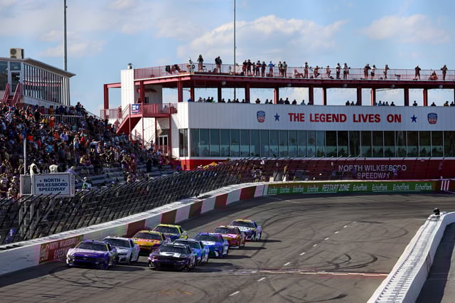 Brad Keselowski (6) leads the start of a heat race for the NASCAR All-Star Race at North Wilkesboro Speedway on May 17, 2025.
