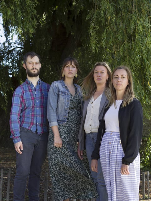 De gauche à droite : Gabriel, Manon, Camille et Marion, à Vannes le 15 mai 2025.