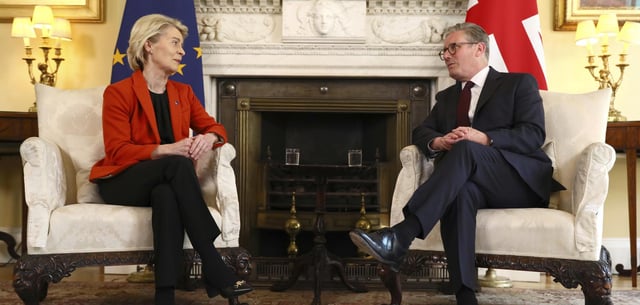 EU-Kommissionspräsidentin Ursula von der Leyen (l.) und der britische Premierminister Keir Starmer
