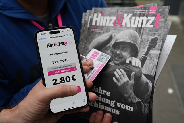 Das Hamburger Straßenmagazin „Hinz & Kunzt“ hat Ende Februar als wohl erste von Obdach- und Wohnungslosen verkaufte Zeitung in Deutschland das bargeldlose Bezahlen eingeführt.