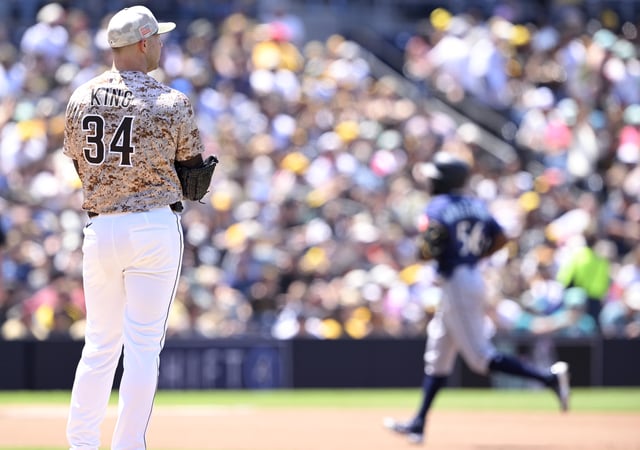 SAN DIEGO, CALIFORNIA – MAY 18: Randy Arozarena #56 of the Seattle Mariners rounds the bases after hitting a home run as Michael King #34 of the San Diego Padres looks on during the fourth inning at Petco Park on May 18, 2025 in San Diego, California. (Photo by Orlando Ramirez/Getty Images)
