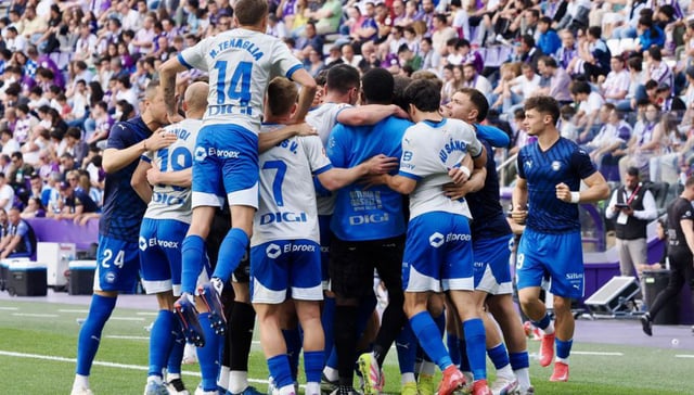 Los jugadores del Alavés celebran su gol. |  Efe