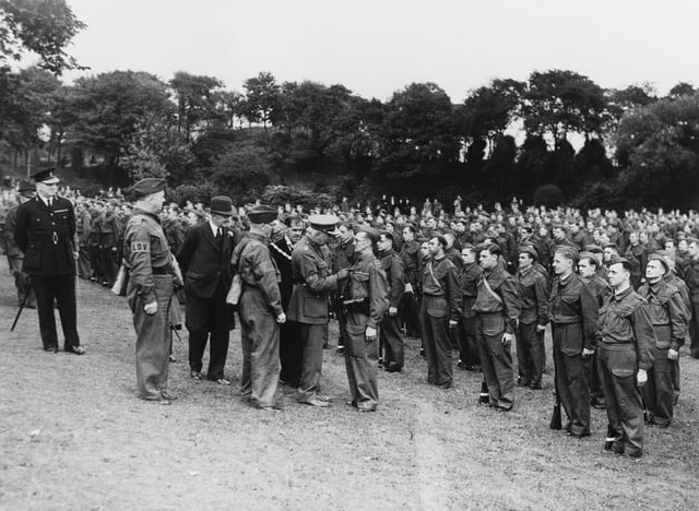 A Home Guard inspection in Stoke-on-Trent in August 1940 (Photo: Staff/Mirrorpix via Getty)
