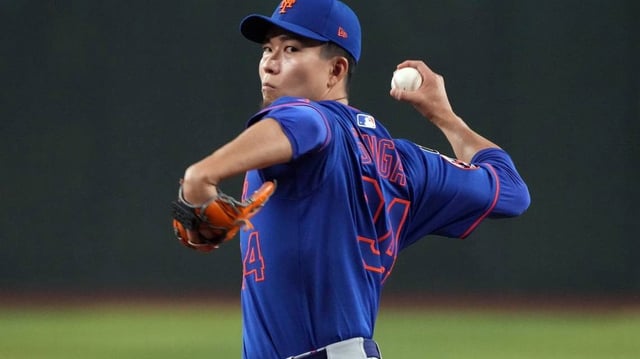 May 7, 2025; Phoenix, Arizona, USA; New York Mets pitcher Kodai Senga (34) throws against the Arizona Diamondbacks in the first inning at Chase Field. Mandatory Credit: Rick Scuteri-Imagn Images