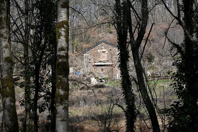 La maison où des ossements de la victime ont été retrouvés, dans la commune de Brasc, dans l'Aveyron.