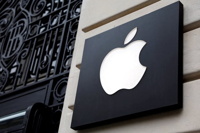 View of an Apple logo at an Apple store in Paris, France, April 23, 2025. REUTERS/Abdul Saboor/File Photo/File Photo