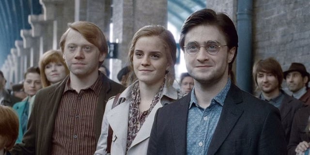 Older versions of the main cast stand on a train platform and look proud in the Harry Potter series.