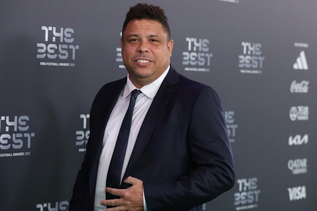Fußball-Ikone Ronaldo auf dem roten Teppich anlässlich der „The Best“-Zeremonie der Fifa im Jahr 2023.