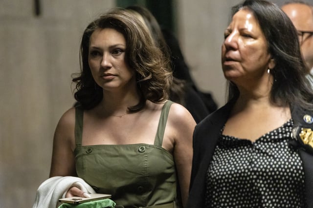 Actress Jessica Mann, left, arrives to testify in Harvey Weinstein's rape and sexual assault trial, Monday, May 19, 2025, in New York. (AP Photo/Stefan Jeremiah)