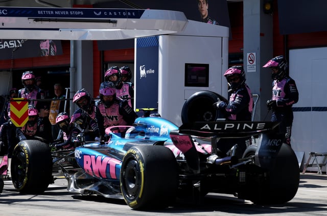 Franco Colapinto of Argentina driving the (43) Alpine F1 A525 Renault makes a pitstop during the F1 Grand Prix of Emilia-Romagna at Autodromo Internazionale Enzo e Dino Ferrari on May 18, 2025 in Imola, Italy.