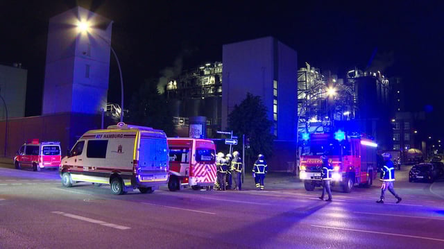 Eine größere Menge Salzsäure ist in der Nacht auf einem Betriebsgelände in Hammerbrook ausgelaufen.