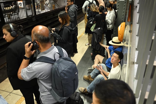 Passengers wait on Platform 2 at Town Hall Station as a power outage causes peak hour chaos, Sydney, Tuesday, May 20, 2025. (AAP Image/Dean Lewins) NO ARCHIVING