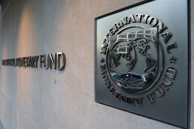 International Monetary Fund (IMF) logo is seen outside the headquarters building in Washington, U.S., as IMF Managing Director Christine Lagarde meets with Argentine Treasury Minister Nicolas Dujovne September 4, 2018. REUTERS/Yuri Gripas/File Photo